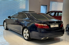 Lexus
              LS